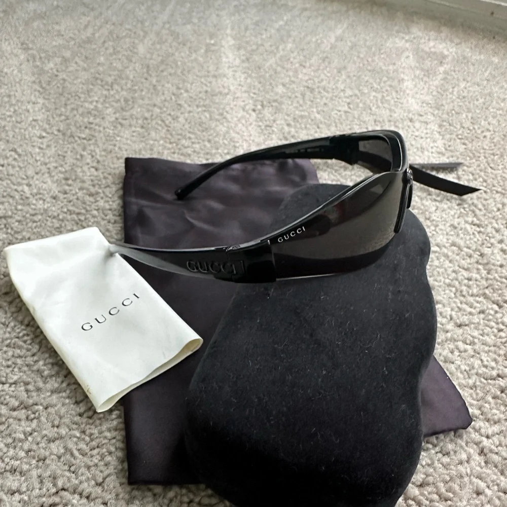 100% Authentic GUCCI GG1651S RIMLESS‎ SHIELD SUNGLASSES IN BLACK